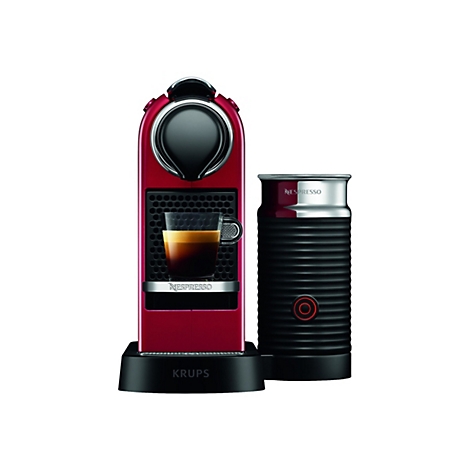 Rote Nespresso Kaffeemaschine mit schwarzem Milchaufschäumer und Tasse Espresso vor weißem Hintergrund.