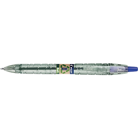 Ein transparenter, grüner Stift. Auf dem Stift befinden sich Logos, unter anderem das Recycling-Symbol.