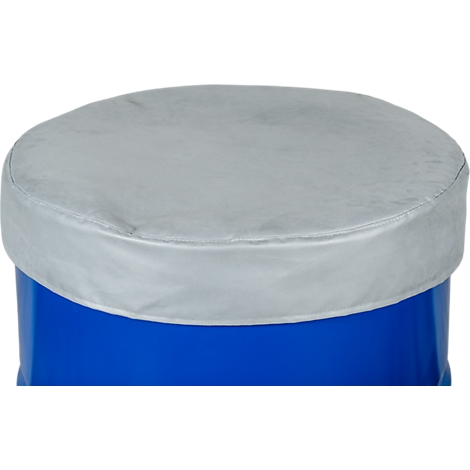 Couvercle de baril bleu avec revêtement gris. Le dessus rond du baril est recouvert.
