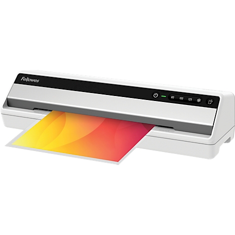 Witte lamineermachine met zwart bedieningspaneel en een document dat wordt gelamineerd met gele, oranje en rode tinten.