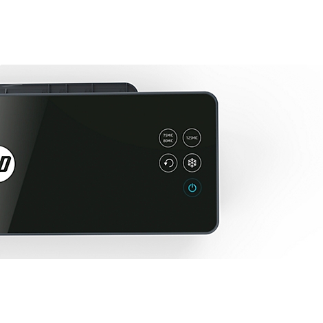 Nahaufnahme der Bedienoberfläche eines schwarzen Druckers. Knöpfe mit Symbolen und Text.