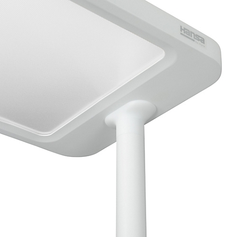 Gros plan sur une lampe de bureau blanche avec l'inscription "Hansa".