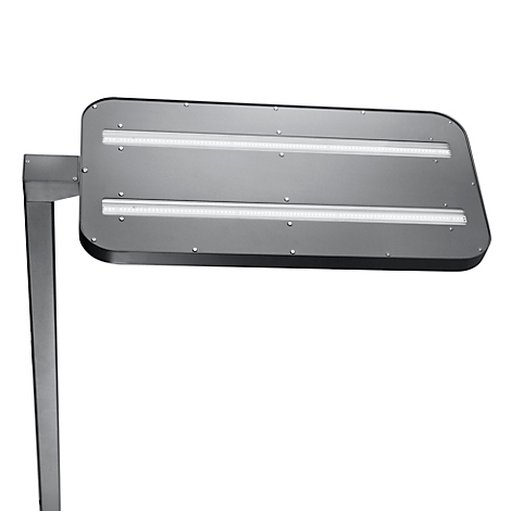 Réverbère gris, luminaire rectangulaire avec deux bandes lumineuses, fixé à un poteau gris.