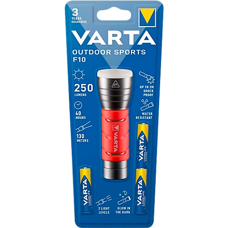 Une lampe de poche Varta Outdoor Sports F10, en rouge et argent, avec des piles, sur un emballage blister.