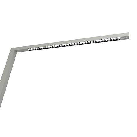 Lampe de bureau LED argentée minimaliste avec une tête d'éclairage linéaire longue sur fond blanc.
