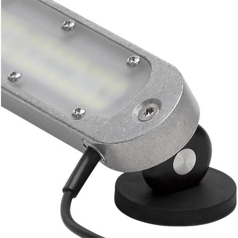 Gros plan d'une lampe LED avec un boîtier argenté, fixée sur un aimant noir. Un câble noir sort du boîtier.