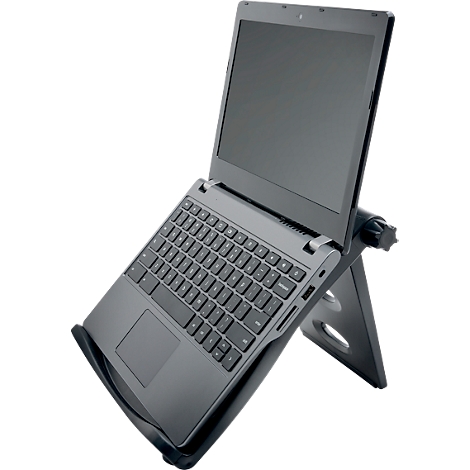 Een grijze laptop op een zwarte standaard. Het toetsenbord is zichtbaar, het beeldscherm open.