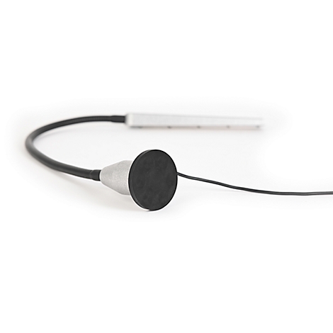 Ein Produkt, das aus einem schwarzen Kabel und einem schwarzen runden Teil besteht, das mit einem grauen Teil verbunden ist.