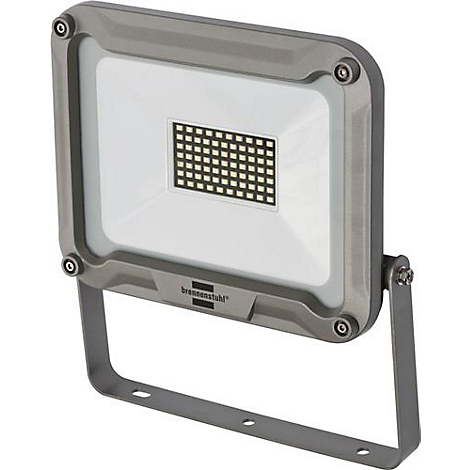 Een grijze LED-schijnwerper met een wit verlicht oppervlak en een zwart rooster in het midden. Er is een montagevoet en de merknaam "brennenstuhl".
