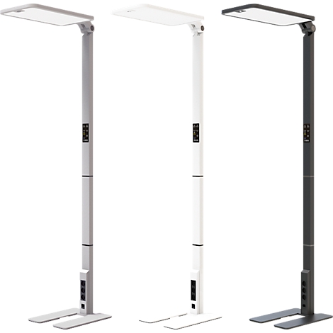 Drei Stehleuchten in Grau, Weiß und Schwarz, jeweils mit rechteckigem Leuchtkopf und Fuß. Jede hat ein Bedienfeld.