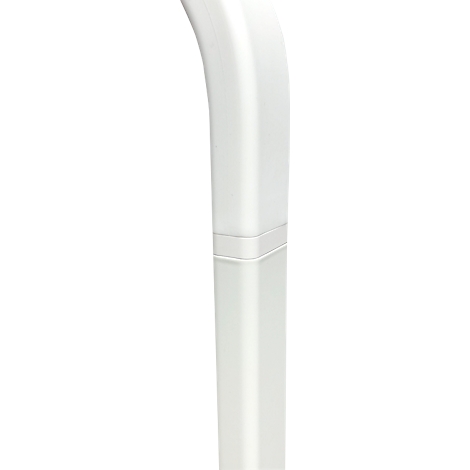 Wit, gebogen object, waarschijnlijk een deel van een groter product. Met een helder oppervlak, lichte schaduwen.