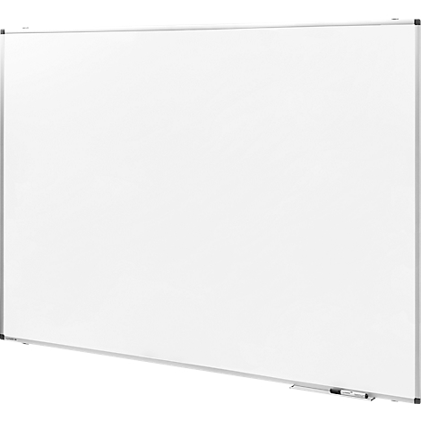 Großes, rechteckiges Whiteboard mit silbernem Rahmen. Es steht leicht schräg und zeigt eine weiße Oberfläche.