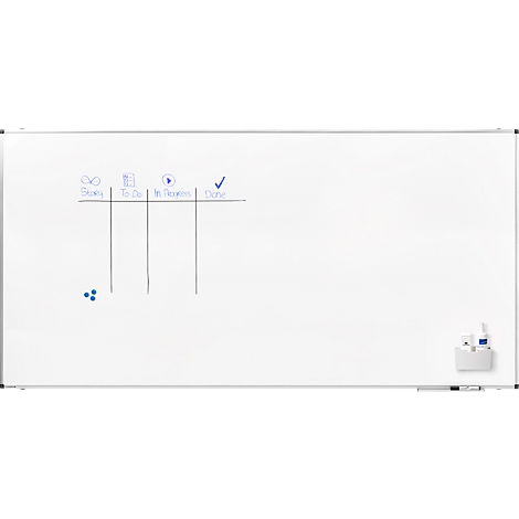 Weißes Whiteboard mit Kanban-Spalten: 'Backlog', 'To Do', 'In Bearbeitung' und 'Erledigt'. Blaue Magnete und Stifthalter.