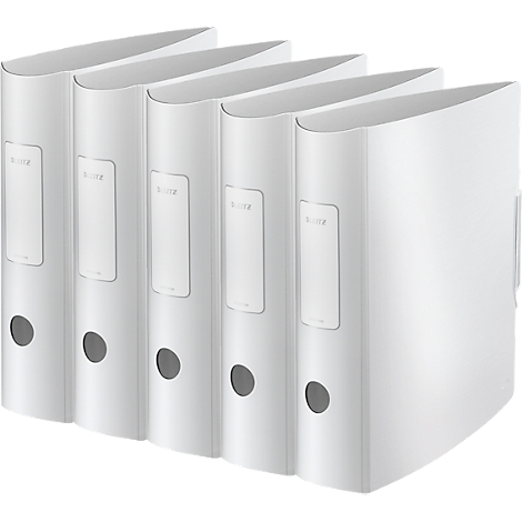 Five white ring binders are next to each other. Each one has a name tag and a hole.