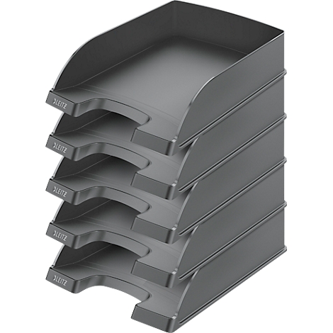 Bandejas de cartas grises apiladas. La palabra "LEITZ" está en cada bandeja.