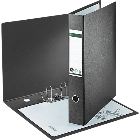 Offener, schwarzer Aktenordner mit Beschriftungsfeld und Metallbügeln auf weißem Hintergrund.