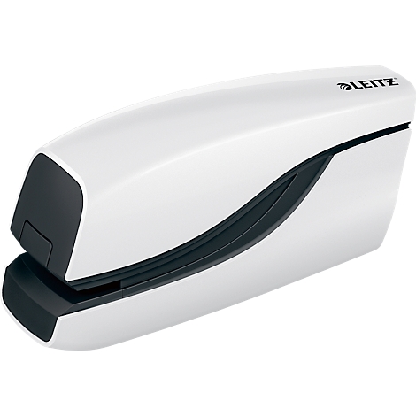Witte nietmachine met zwarte accenten. De merknaam Leitz staat op de nietmachine.