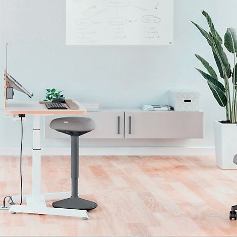 Grey camera outline drawing on a white background.