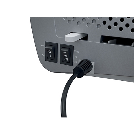 Nahaufnahme der Rückseite eines grauen elektronischen Geräts mit Netzschalter, Sicherungskontakten und Netzkabel.