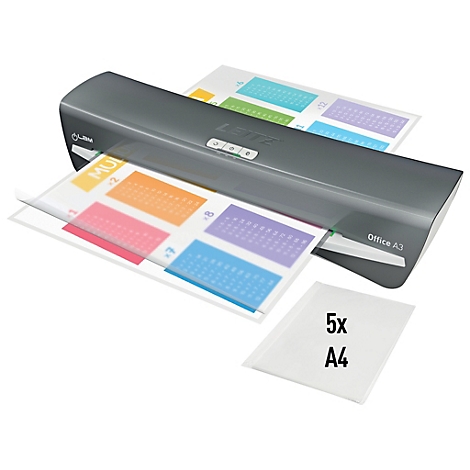 Grauer Laminator, Blätter in Laminierfolien, darunter A4-Folien, beschriftet mit 5x A4.