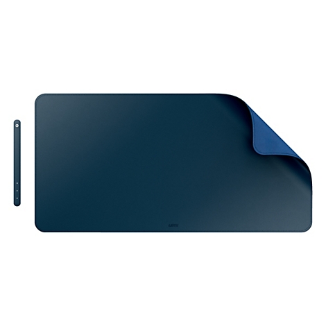 Blaues Mousepad mit runden Ecken, dazu eine schmale, längliche Schlaufe mit Druckknöpfen, alles auf weißem Grund.