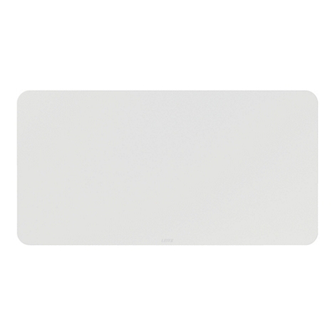 Nappe de table blanche rectangulaire avec des coins arrondis. Petit logo en bas au centre.