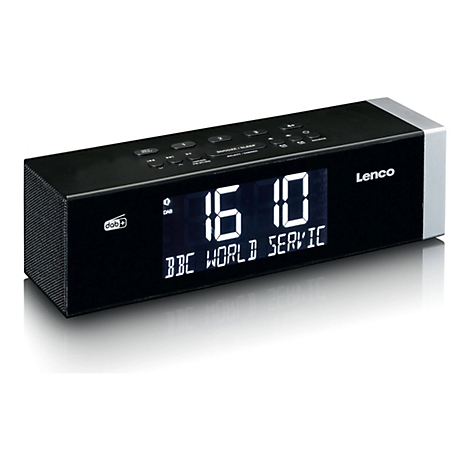 Schwarzes Digitalradio von Lenco mit leuchtender Zeitanzeige und Sendernamen vor weißem Hintergrund.