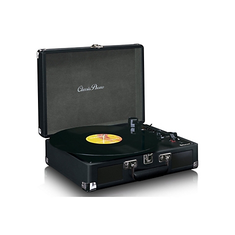 Schwarzer Koffer-Plattenspieler von Classic Phono mit eingelegter Schallplatte vor weißem Hintergrund.