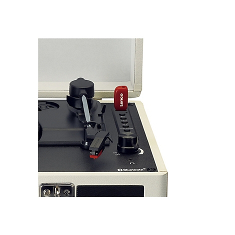Detailansicht eines Plattenspielers mit rotem Lenco USB-Stick und Bedienelementen.