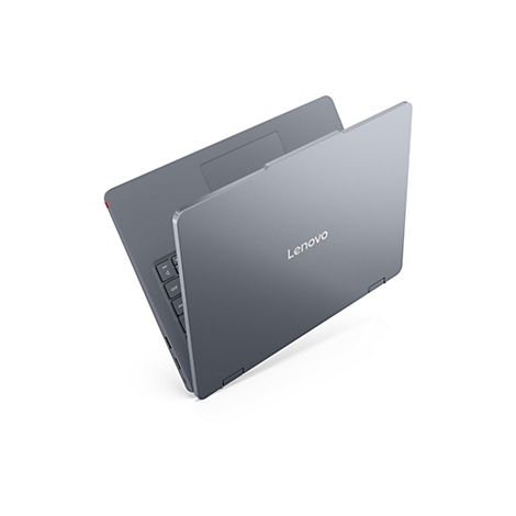 Draufsicht auf ein graues Lenovo-Notebook, das leicht geöffnet ist. Auf dem Deckel ist der Markenname zu sehen.