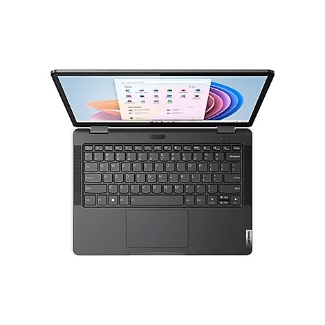 Draufsicht auf ein geöffnetes, graues Lenovo-Laptop mit einer beleuchteten Tastatur, einem Touchpad und einem Bildschirm, auf dem Windows-Icons zu sehen sind.