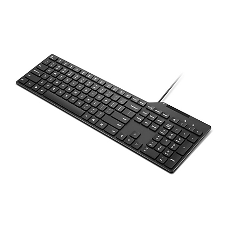 Schwarze, kabelgebundene Tastatur mit flachen Tasten in schräger Draufsicht vor weißem Hintergrund.