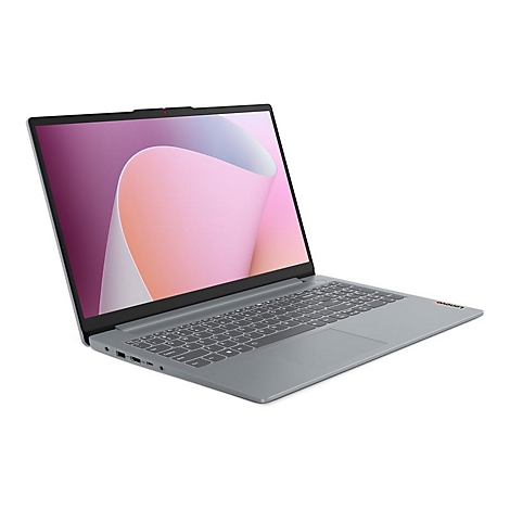 Ein grauer Laptop, leicht geöffnet, vor weißem Hintergrund. Bildschirm mit abstraktem, rosa-weißem Design, Lenovo-Logo.