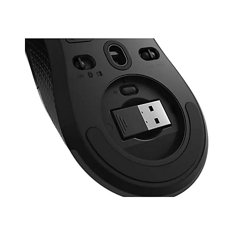 Unterseite einer schwarzen kabellosen Computermaus mit eingestecktem USB-Empfänger und Schiebeschaltern.