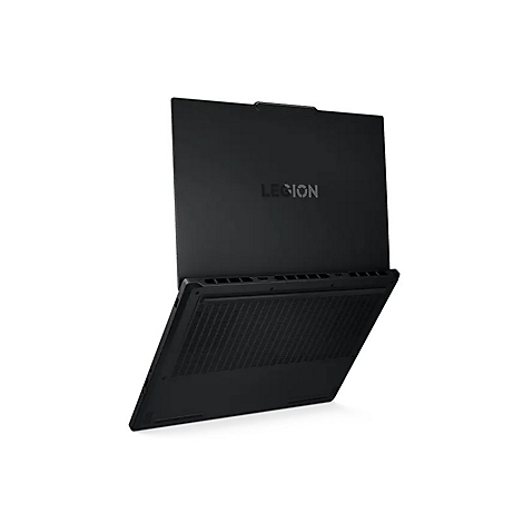 Schwarzes Laptop mit "LEGION"-Logo. Geöffnet, diagonal vor weißem Hintergrund.