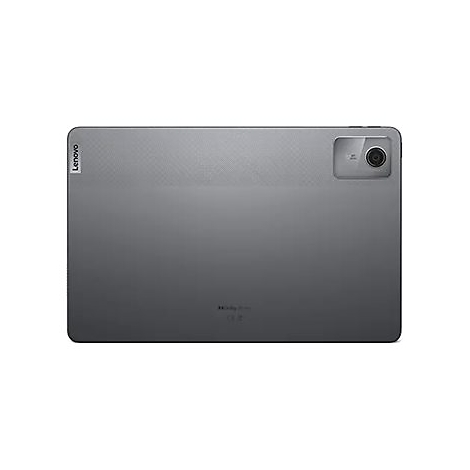 Rückseite eines grauen Lenovo Tablets. Oben links Lenovo Schriftzug, oben rechts Kamera, darunter Dolby Atmos Logo.