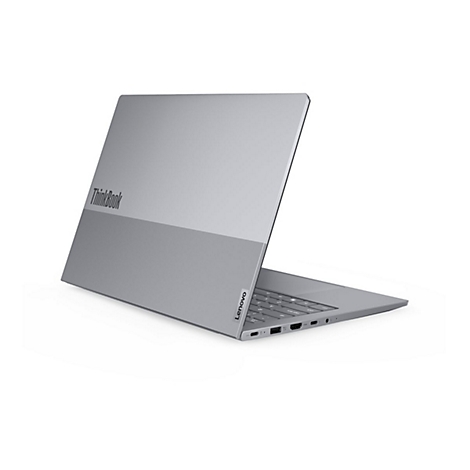 Silberner Lenovo ThinkBook Laptop, leicht geöffnet, von hinten links fotografiert, vor weißem Hintergrund.