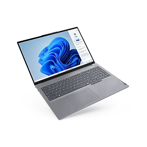 Grauer Laptop, leicht schrÃ¤g von oben fotografiert. Der Bildschirm zeigt ein blaues Windows-11-Design.