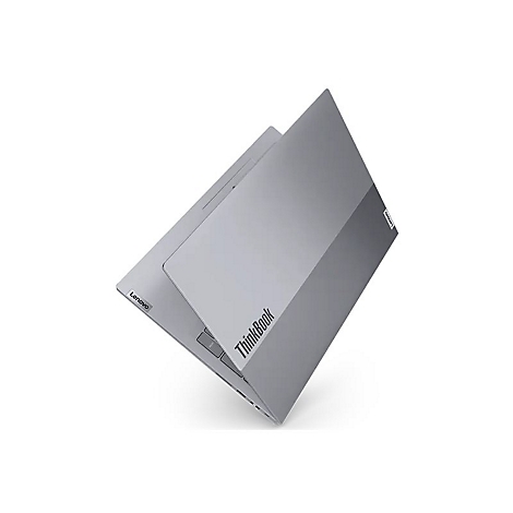 Ein silbernes Lenovo ThinkBook Notebook ist leicht geöffnet, auf weißem Hintergrund abgebildet.