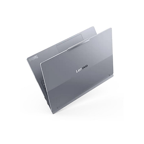 Grauer Laptop von Lenovo. Geöffnet, Blick auf die Oberseite. Aufschrift Thinkbook und Lenovo.