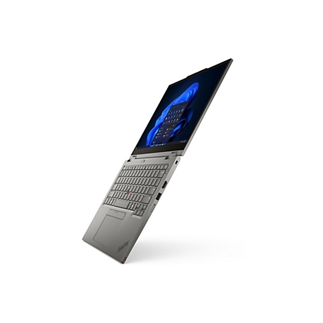 Hellgraues ThinkPad-Notebook mit geöffnetem Bildschirm vor weißem Hintergrund. Der Bildschirm zeigt die Windows 11-Oberfläche.