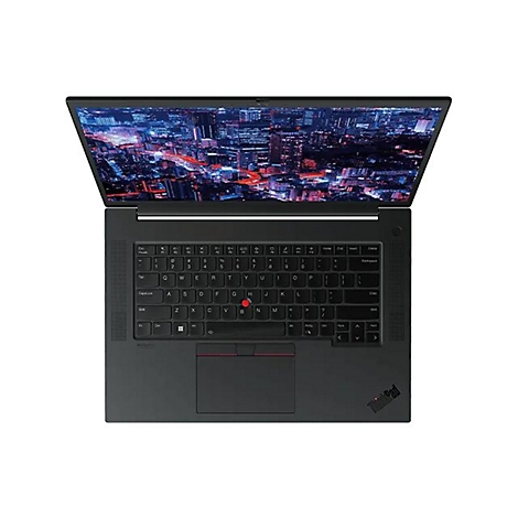 Schwarzes ThinkPad-Laptop, geöffnet, mit Stadtlandschaft auf dem Bildschirm. Tastatur und Touchpad unten.