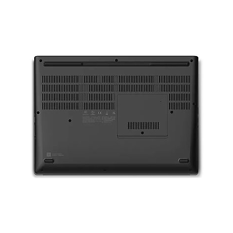 Unterseite eines schwarzen Laptops mit LÃ¼ftungsschlitzen, einem rechteckigen Fach und technischen Informationen.