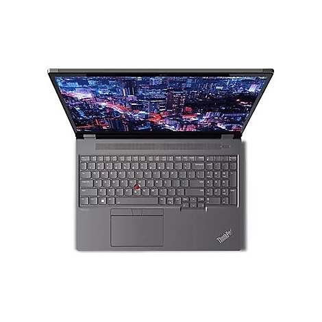 Dunkelgrauer Laptop von oben, Bildschirm mit Stadtansicht, Tastatur mit rotem TrackPoint, ThinkPad Logo.