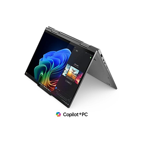 Grauer Laptop mit offenem Bildschirm, der das Logo "Copilot+PC" zeigt. Der Bildschirm zeigt ein farbenfrohes Design.