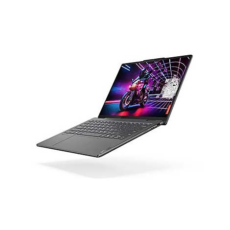 Ein grauer Laptop schwebt vor weiÃŸem Hintergrund. Auf dem Bildschirm ist ein Motorradfahrer zu sehen.