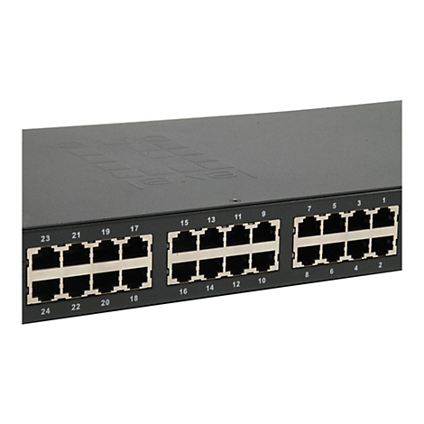 Nahaufnahme eines schwarzen Netzwerk-Switches mit nummerierten LAN-Anschlüssen vor weißem Hintergrund.