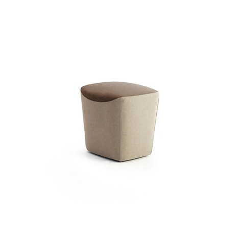 Moderner, quadratischer Hocker mit hellbeigem Korpus und dunkelbrauner Sitzfläche auf weißem Hintergrund.