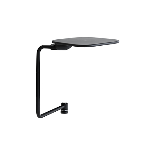 Schwarze, minimalistische Klemmhalterung mit flacher Ablagefläche vor weißem Hintergrund.