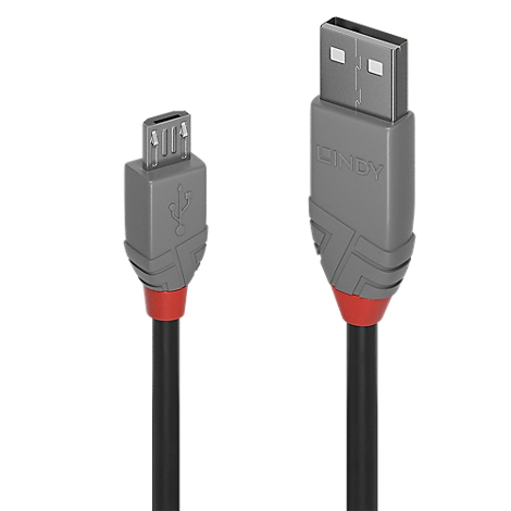 Ein USB-Kabel mit grauen Steckern, roten Akzenten und schwarzem Kabel. Auf einem Stecker steht "LINDY".